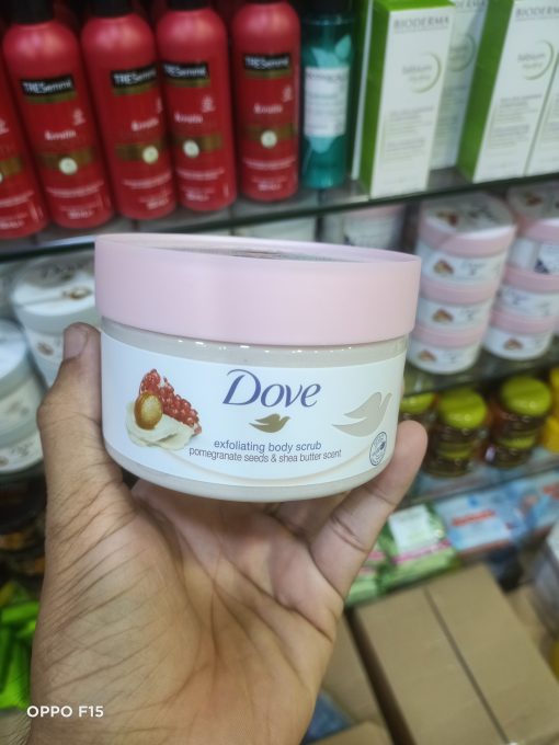 Dove Pomegranate Seeds Exfoliating Body Scrub 225ml - Image 3