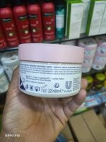 Dove Pomegranate Seeds Exfoliating Body Scrub 225ml - Image 4