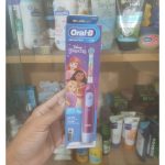 Oral-B Kid’s Battery Toothbrush featuring Disney Princess, for Kids 3+ - Image 2
